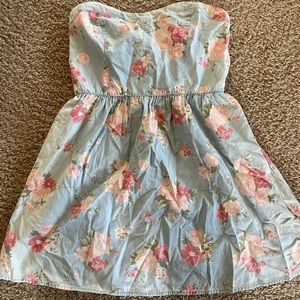 Strapless floral sun dress. F21.